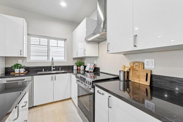 836 C Ave., Coronado, CA 92118