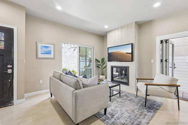 836 C Ave., Coronado, CA 92118