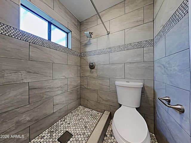 2440 E DAHLIA Drive, Phoenix, AZ 85032