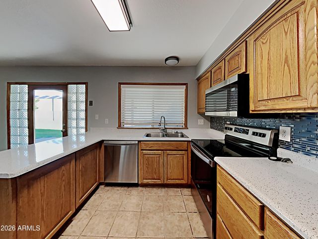 2440 E DAHLIA Drive, Phoenix, AZ 85032