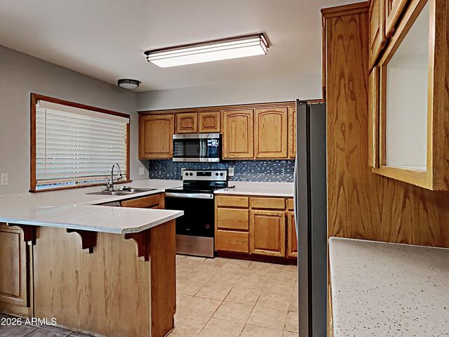 2440 E DAHLIA Drive, Phoenix, AZ 85032