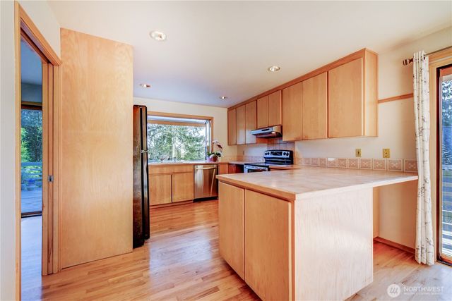 15728 NE 61st Ct, Redmond, WA 98052