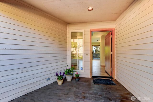 15728 NE 61st Ct, Redmond, WA 98052