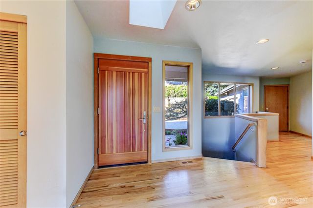 15728 NE 61st Ct, Redmond, WA 98052