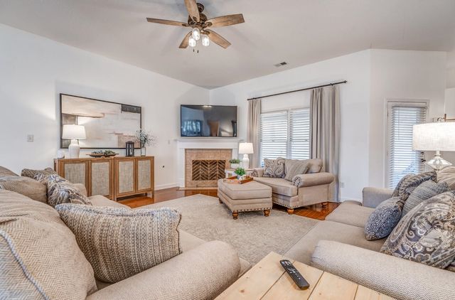 10476 MABRY MILL RD, Cordova, TN 38016