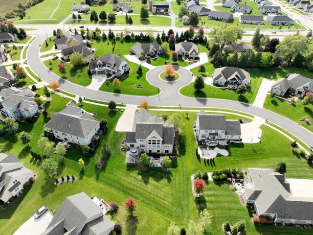 N56W19780 Powell DRIVE, Menomonee Falls, WI 53051