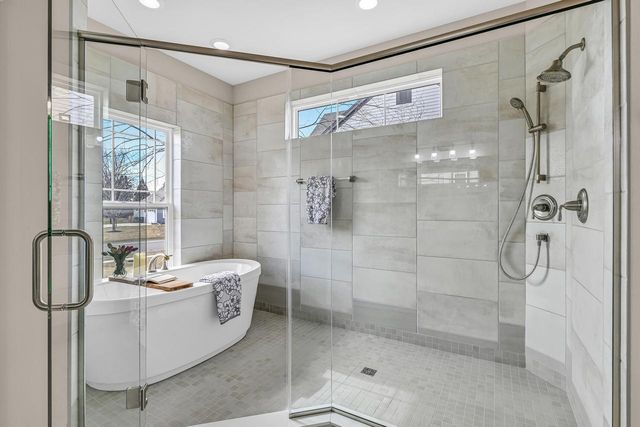 N56W19780 Powell DRIVE, Menomonee Falls, WI 53051