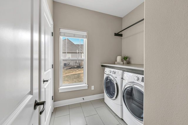 N56W19780 Powell DRIVE, Menomonee Falls, WI 53051