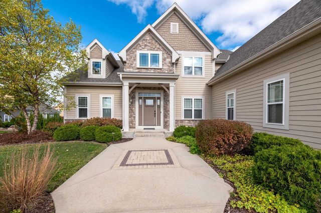 N56W19780 Powell DRIVE, Menomonee Falls, WI 53051