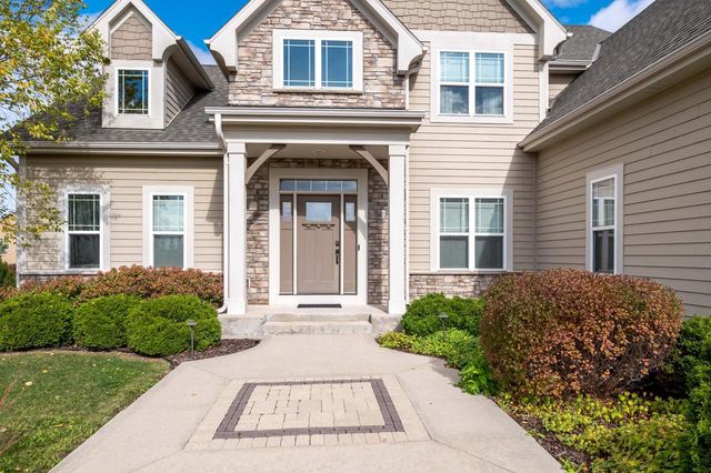 N56W19780 Powell DRIVE, Menomonee Falls, WI 53051