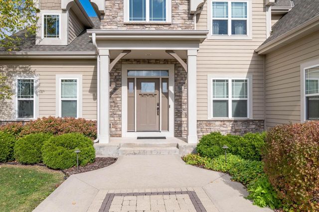 N56W19780 Powell DRIVE, Menomonee Falls, WI 53051