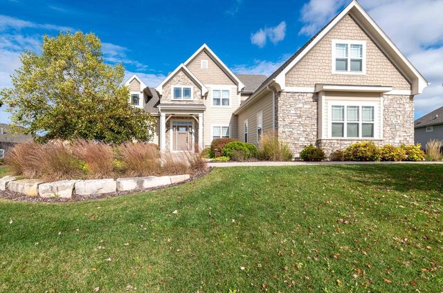 N56W19780 Powell DRIVE, Menomonee Falls, WI 53051