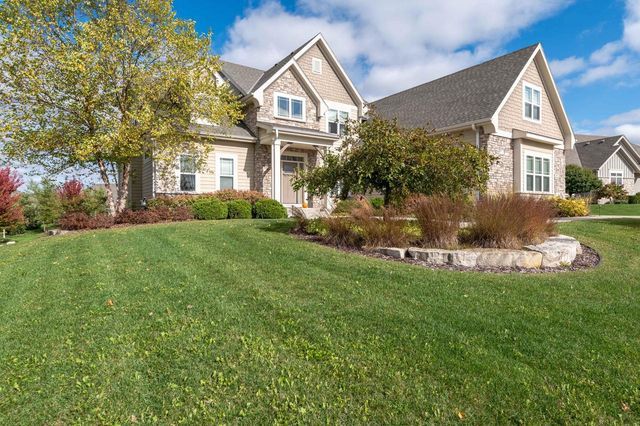 N56W19780 Powell DRIVE, Menomonee Falls, WI 53051