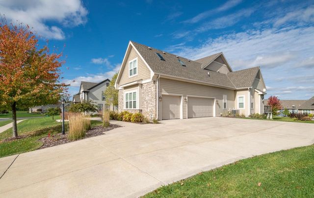 N56W19780 Powell DRIVE, Menomonee Falls, WI 53051