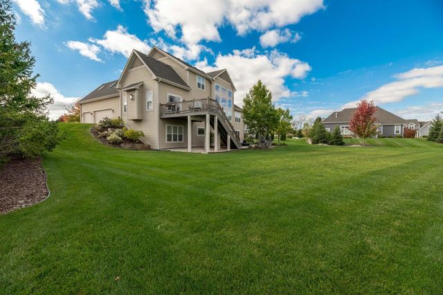 N56W19780 Powell DRIVE, Menomonee Falls, WI 53051