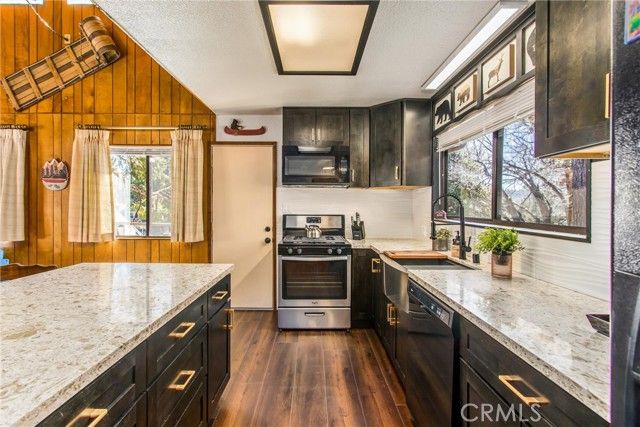 31822 Panorama Drive, Running Springs, CA 92382