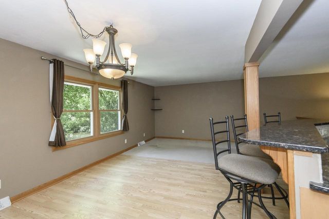 705 Fox Knoll DRIVE, Waterford, WI 53185