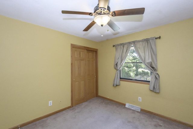 705 Fox Knoll DRIVE, Waterford, WI 53185