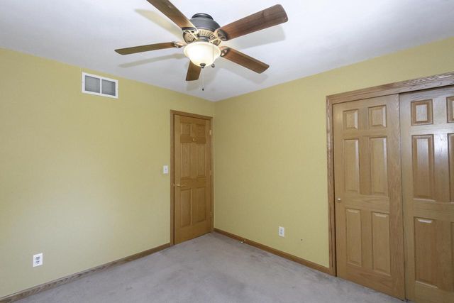 705 Fox Knoll DRIVE, Waterford, WI 53185
