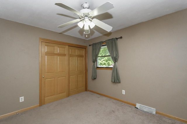 705 Fox Knoll DRIVE, Waterford, WI 53185