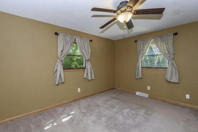 705 Fox Knoll DRIVE, Waterford, WI 53185