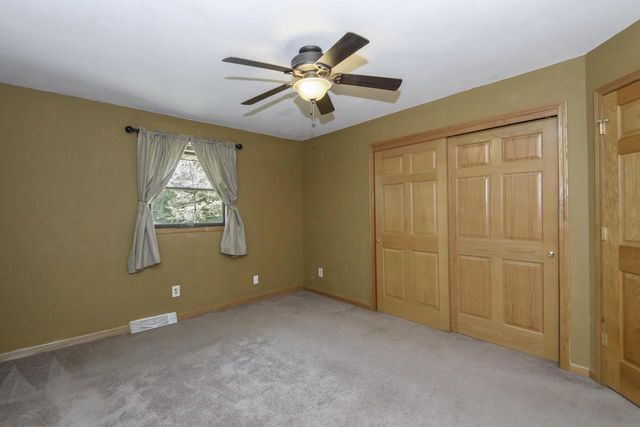 705 Fox Knoll DRIVE, Waterford, WI 53185