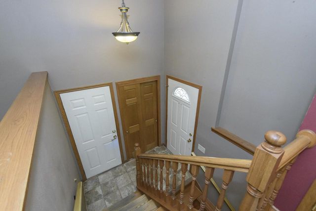 705 Fox Knoll DRIVE, Waterford, WI 53185