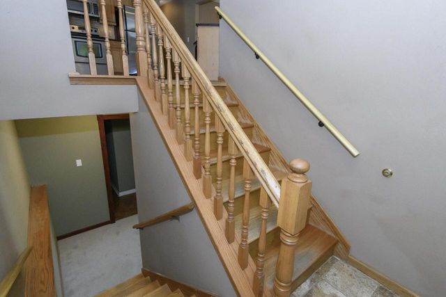 705 Fox Knoll DRIVE, Waterford, WI 53185