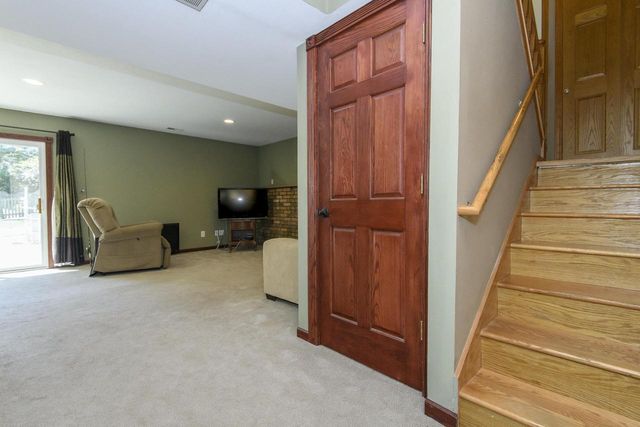 705 Fox Knoll DRIVE, Waterford, WI 53185