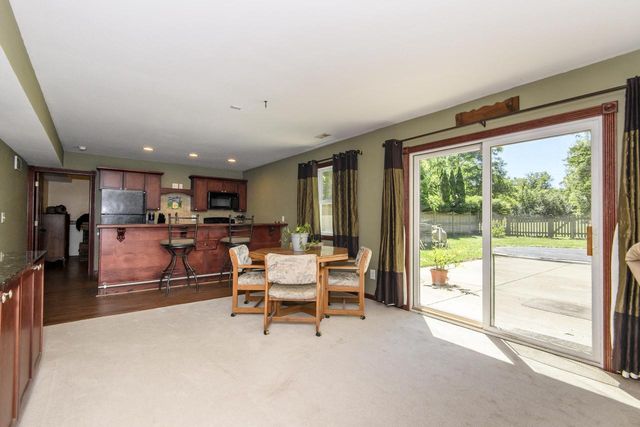 705 Fox Knoll DRIVE, Waterford, WI 53185