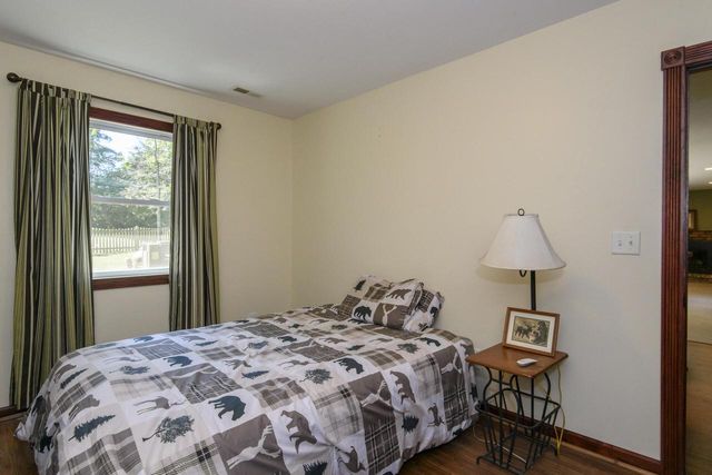 705 Fox Knoll DRIVE, Waterford, WI 53185