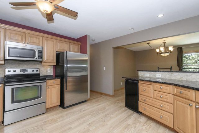705 Fox Knoll DRIVE, Waterford, WI 53185