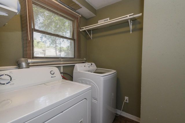705 Fox Knoll DRIVE, Waterford, WI 53185