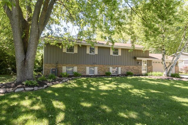 705 Fox Knoll DRIVE, Waterford, WI 53185