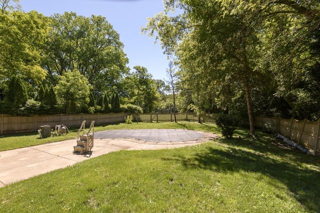 705 Fox Knoll DRIVE, Waterford, WI 53185