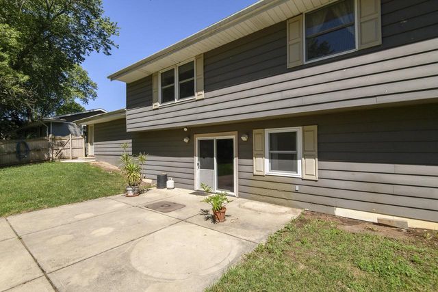 705 Fox Knoll DRIVE, Waterford, WI 53185