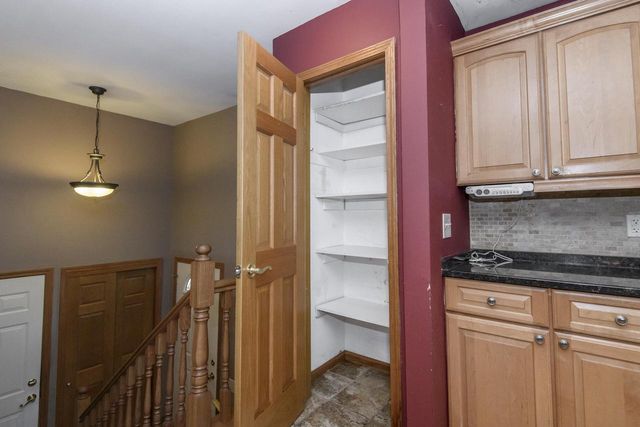 705 Fox Knoll DRIVE, Waterford, WI 53185