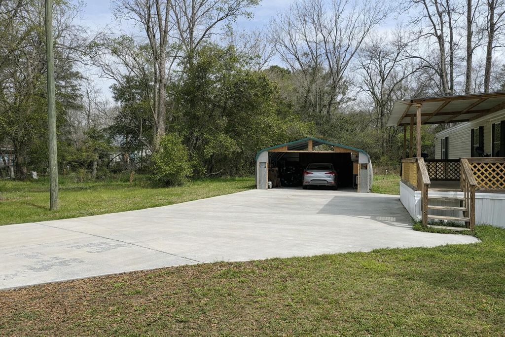 Image 16 of property listing at 746 Madison Street, Ehrhardt, SC 29081