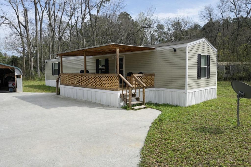 Image 20 of property listing at 746 Madison Street, Ehrhardt, SC 29081