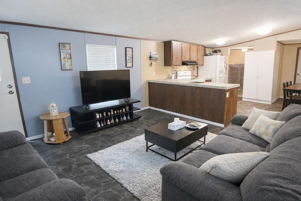 Image 3 of property listing at 746 Madison Street, Ehrhardt, SC 29081