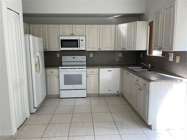 8830 W Flagler Street 8, Miami, FL 33174