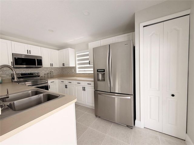 11242 SW 244th Ter, Homestead, FL 33032