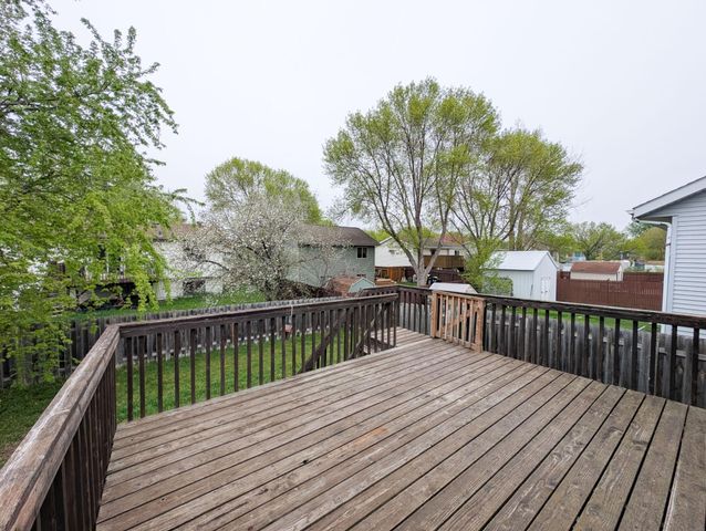 1918 5 Avenue E, West Fargo, ND 58078