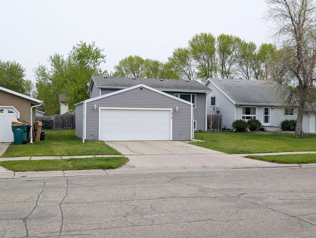 1918 5 Avenue E, West Fargo, ND 58078