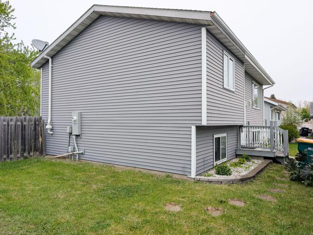 1918 5 Avenue E, West Fargo, ND 58078
