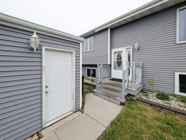 1918 5 Avenue E, West Fargo, ND 58078