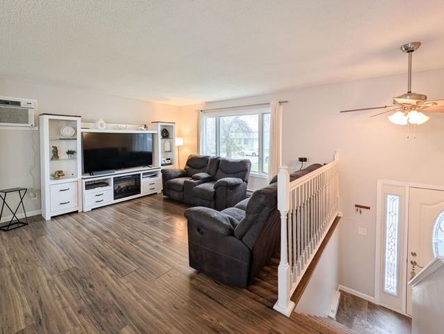1918 5 Avenue E, West Fargo, ND 58078