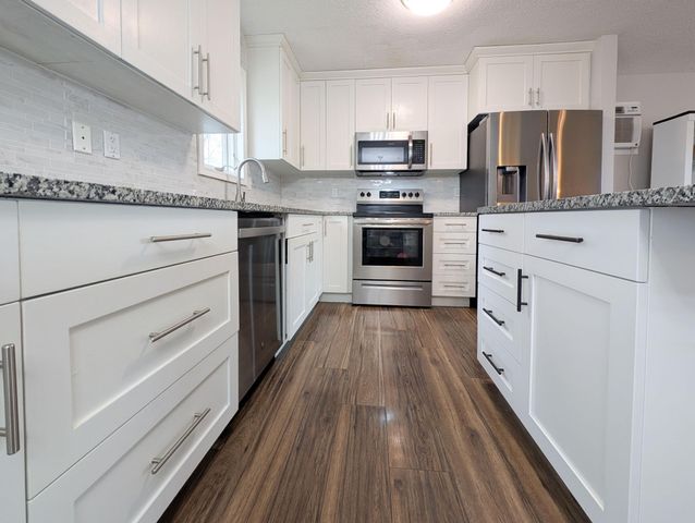 1918 5 Avenue E, West Fargo, ND 58078