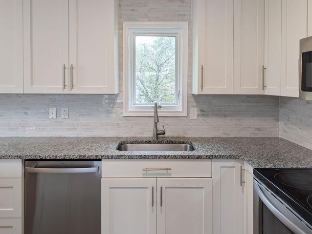 1918 5 Avenue E, West Fargo, ND 58078