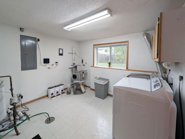 1918 5 Avenue E, West Fargo, ND 58078